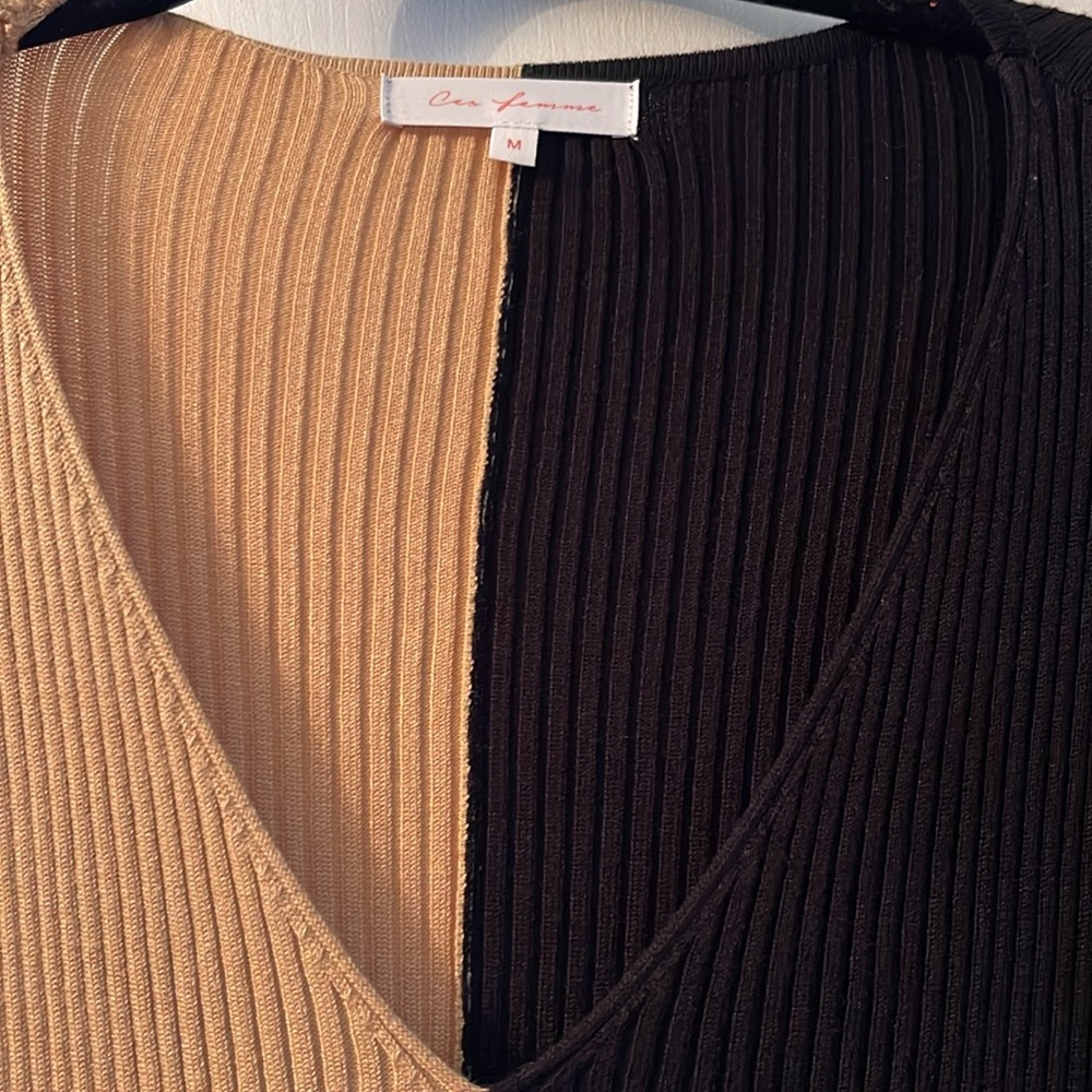 V-Neck Split Color Knit Dress - Picture 4 of 5